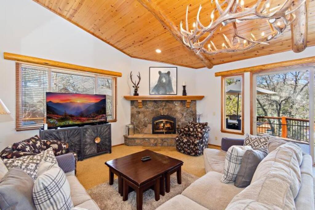 Custom Single Story Cabin With Jacuzzi Pool Table & Big Game Room With Arcade Games Биг Беър Лейк Екстериор снимка