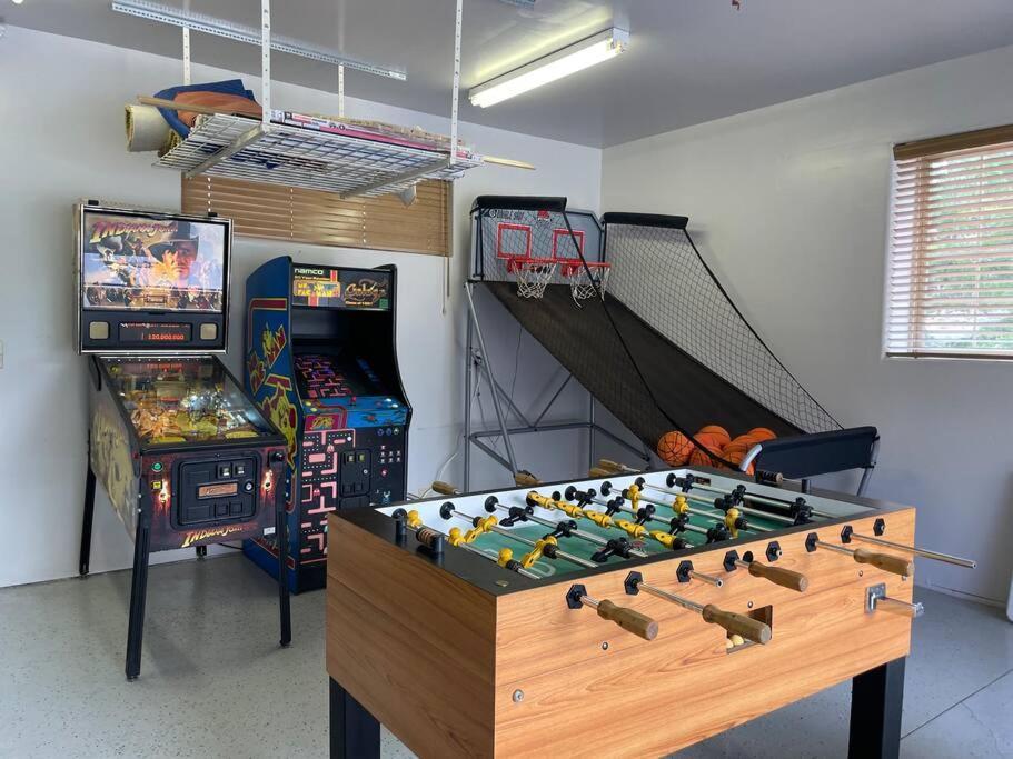 Custom Single Story Cabin With Jacuzzi Pool Table & Big Game Room With Arcade Games Биг Беър Лейк Екстериор снимка