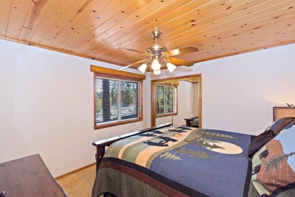 Custom Single Story Cabin With Jacuzzi Pool Table & Big Game Room With Arcade Games Биг Беър Лейк Екстериор снимка