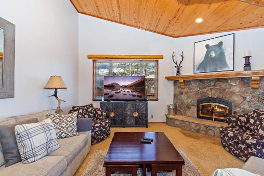 Custom Single Story Cabin With Jacuzzi Pool Table & Big Game Room With Arcade Games Биг Беър Лейк Екстериор снимка